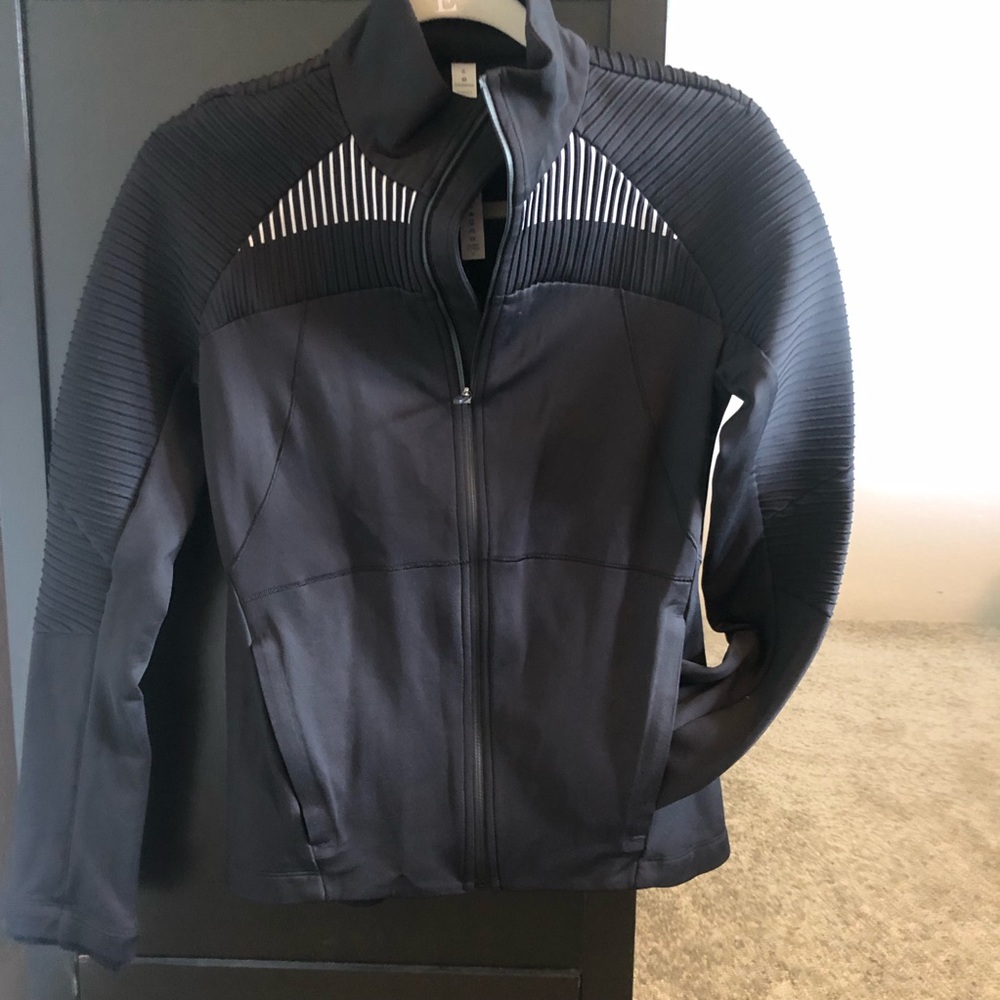 Black lulu lemon jacket